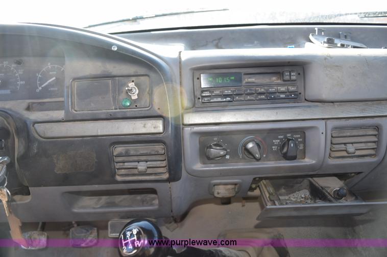 image for item J1240 1994 Ford F350 Super Duty XLT flatbed truck