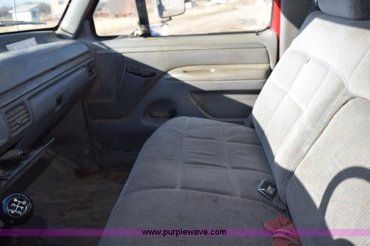 image for item J1240 1994 Ford F350 Super Duty XLT flatbed truck