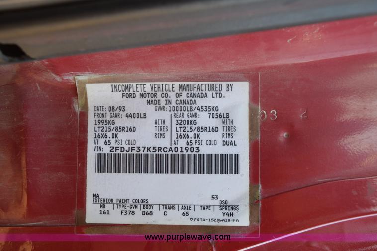 image for item J1240 1994 Ford F350 Super Duty XLT flatbed truck