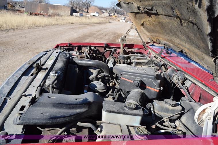 image for item J1240 1994 Ford F350 Super Duty XLT flatbed truck