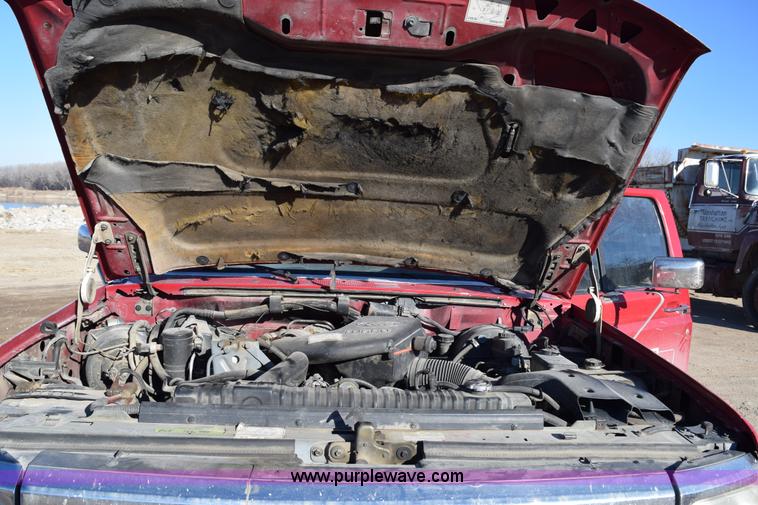 image for item J1240 1994 Ford F350 Super Duty XLT flatbed truck