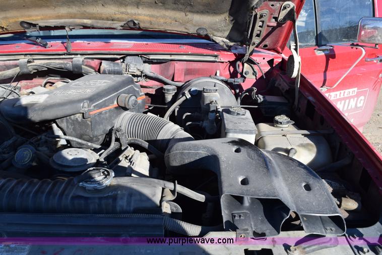 image for item J1240 1994 Ford F350 Super Duty XLT flatbed truck