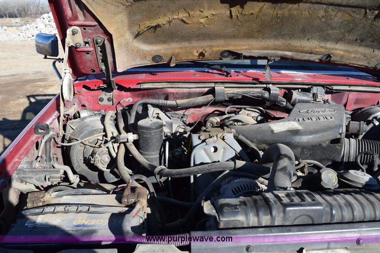 image for item J1240 1994 Ford F350 Super Duty XLT flatbed truck