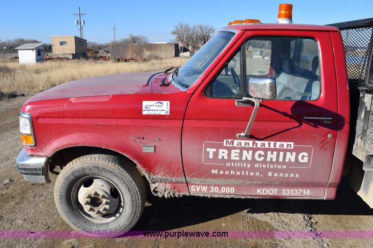 image for item J1240 1994 Ford F350 Super Duty XLT flatbed truck