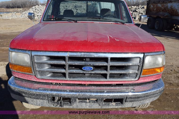 image for item J1240 1994 Ford F350 Super Duty XLT flatbed truck
