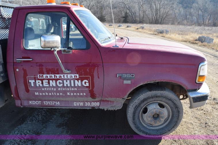 image for item J1240 1994 Ford F350 Super Duty XLT flatbed truck