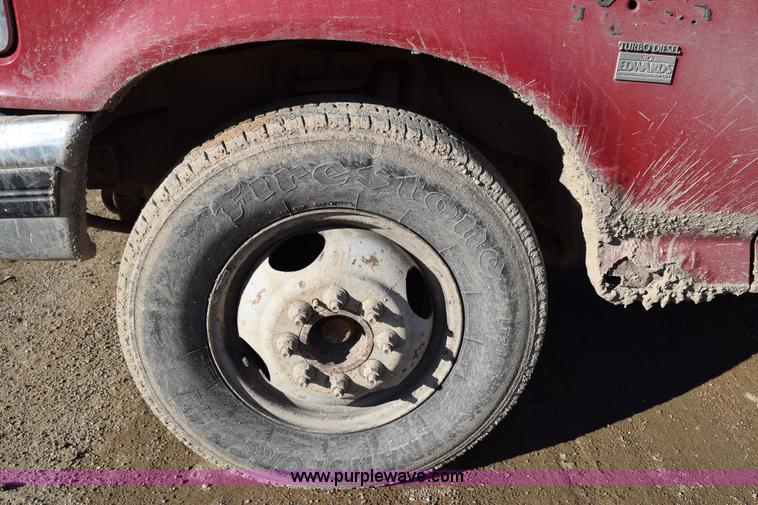 image for item J1240 1994 Ford F350 Super Duty XLT flatbed truck