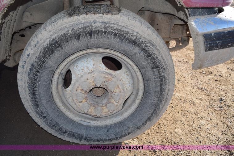 image for item J1240 1994 Ford F350 Super Duty XLT flatbed truck