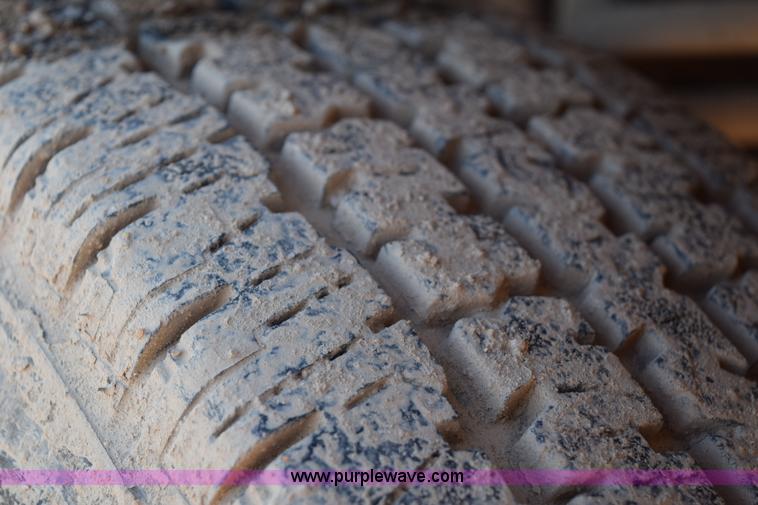 image for item J1240 1994 Ford F350 Super Duty XLT flatbed truck