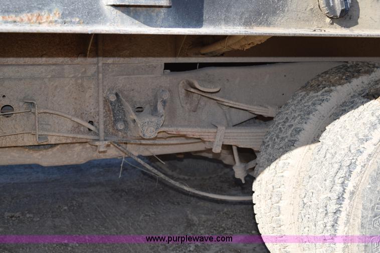 image for item J1240 1994 Ford F350 Super Duty XLT flatbed truck