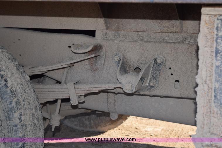 image for item J1240 1994 Ford F350 Super Duty XLT flatbed truck