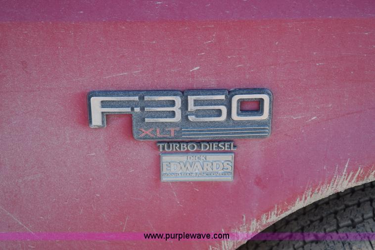 image for item J1240 1994 Ford F350 Super Duty XLT flatbed truck