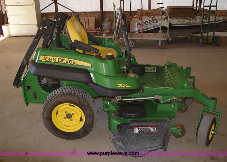 image for item BB9661 John Deere 2520A ZTR lawn mower