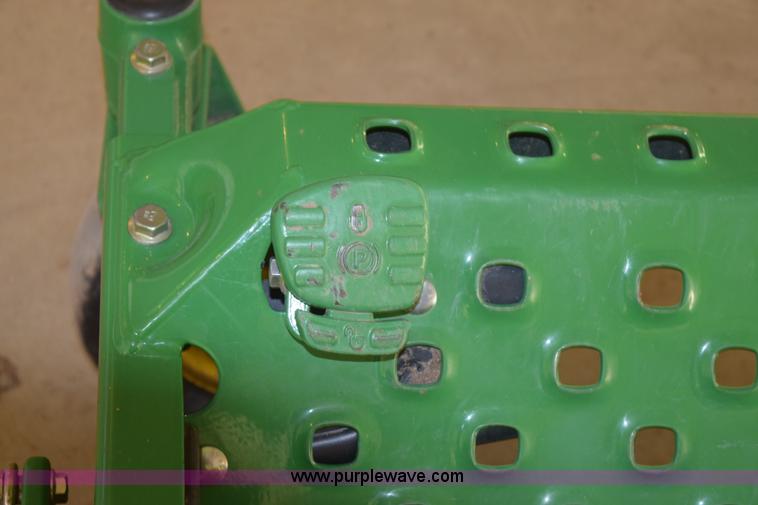 image for item BB9661 John Deere 2520A ZTR lawn mower