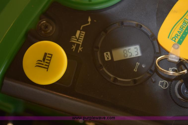 image for item BB9661 John Deere 2520A ZTR lawn mower