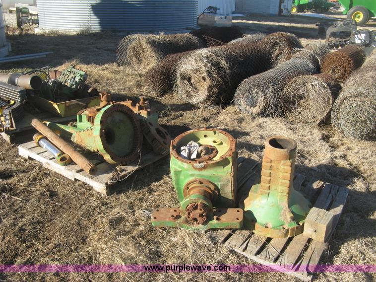 image for item BD9614 Assorted John Deere 7520 tractor parts