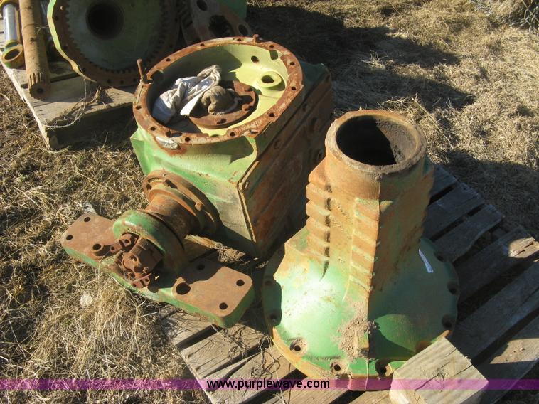 image for item BD9614 Assorted John Deere 7520 tractor parts
