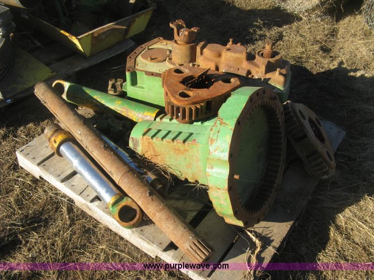 image for item BD9614 Assorted John Deere 7520 tractor parts