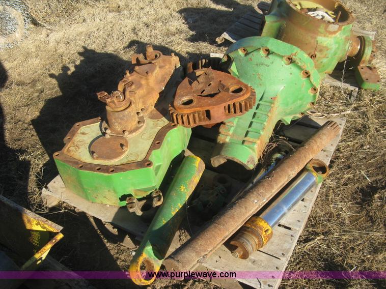 image for item BD9614 Assorted John Deere 7520 tractor parts