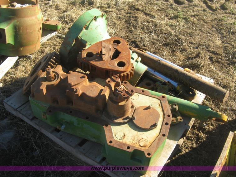 image for item BD9614 Assorted John Deere 7520 tractor parts