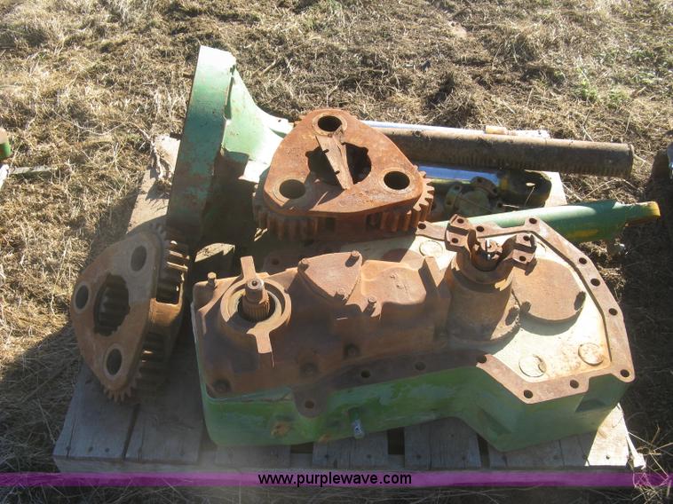 image for item BD9614 Assorted John Deere 7520 tractor parts