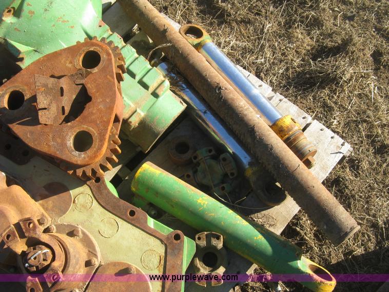 image for item BD9614 Assorted John Deere 7520 tractor parts
