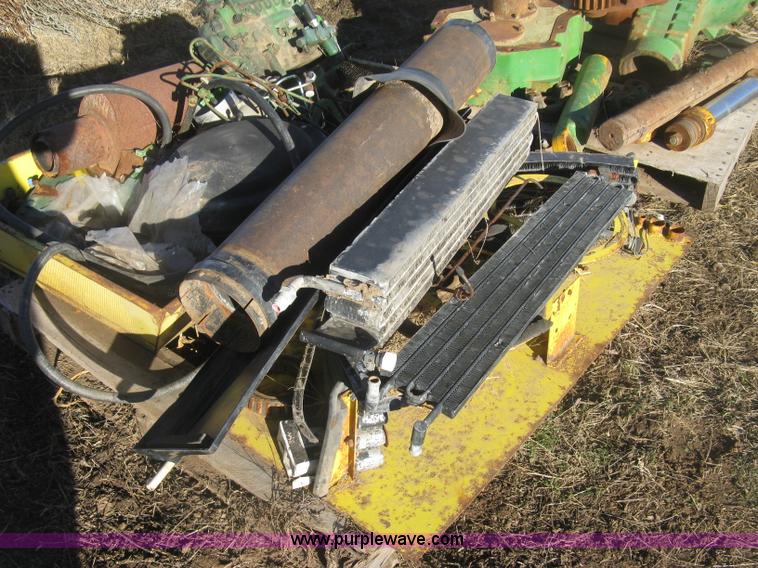 image for item BD9614 Assorted John Deere 7520 tractor parts