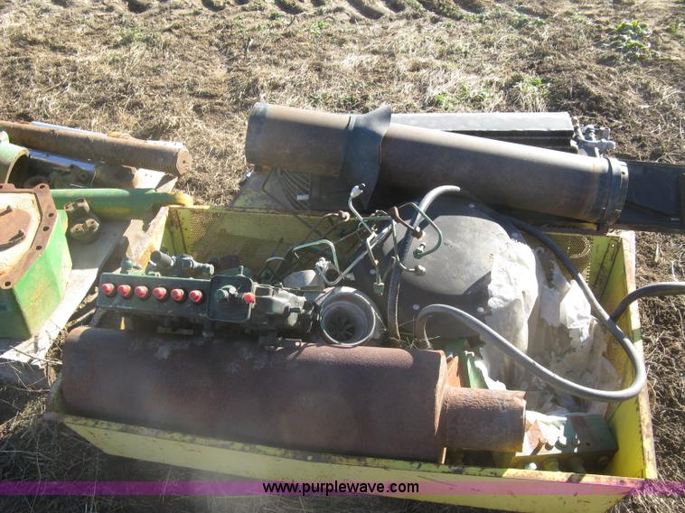 image for item BD9614 Assorted John Deere 7520 tractor parts