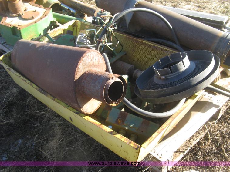 image for item BD9614 Assorted John Deere 7520 tractor parts