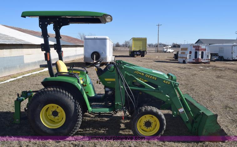 image for item E6070 1998 John Deere 4200 HST MFWD tractor