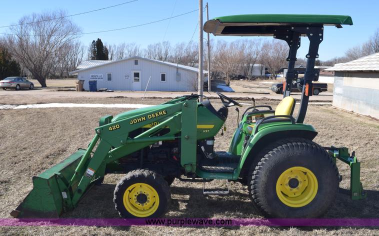 image for item E6070 1998 John Deere 4200 HST MFWD tractor
