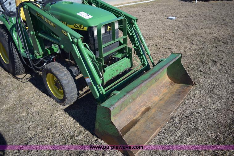 image for item E6070 1998 John Deere 4200 HST MFWD tractor