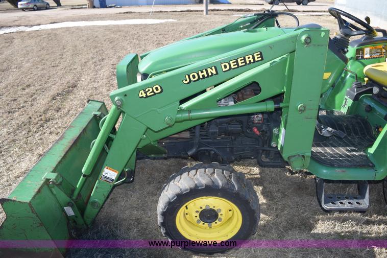 image for item E6070 1998 John Deere 4200 HST MFWD tractor