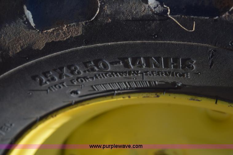 image for item E6070 1998 John Deere 4200 HST MFWD tractor