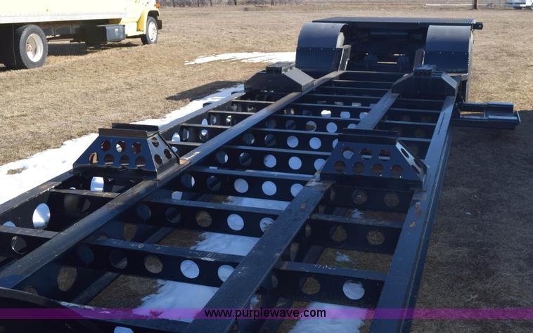 image for item E6078 1985 Thomas combine trailer