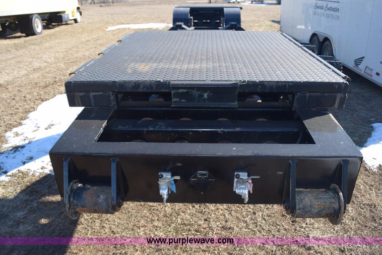 image for item E6078 1985 Thomas combine trailer