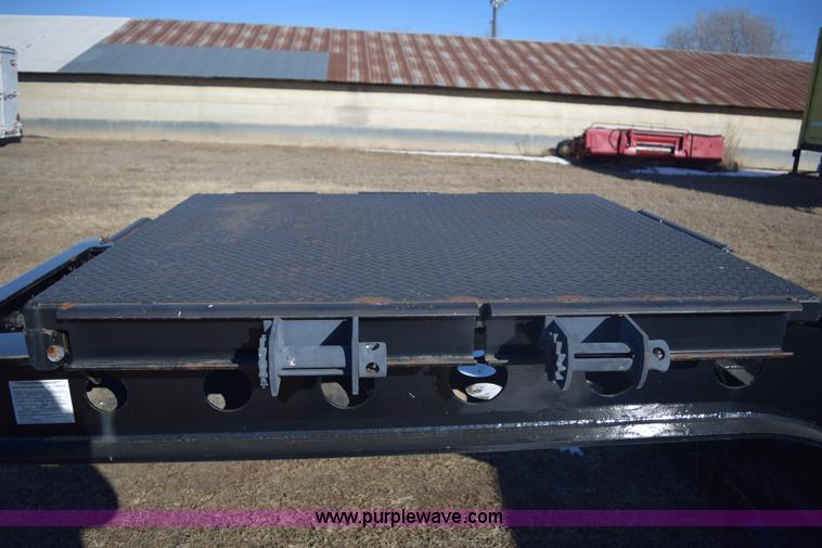 image for item E6078 1985 Thomas combine trailer