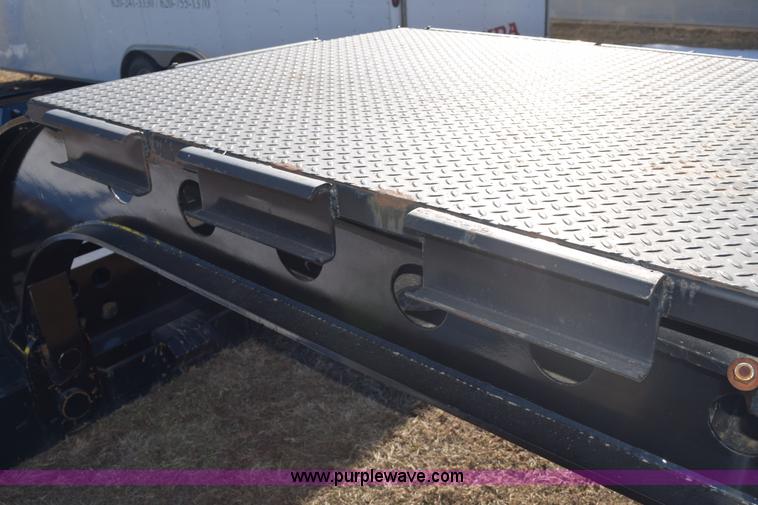 image for item E6078 1985 Thomas combine trailer