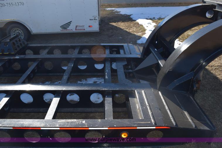 image for item E6078 1985 Thomas combine trailer