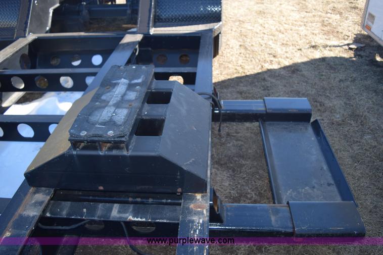 image for item E6078 1985 Thomas combine trailer