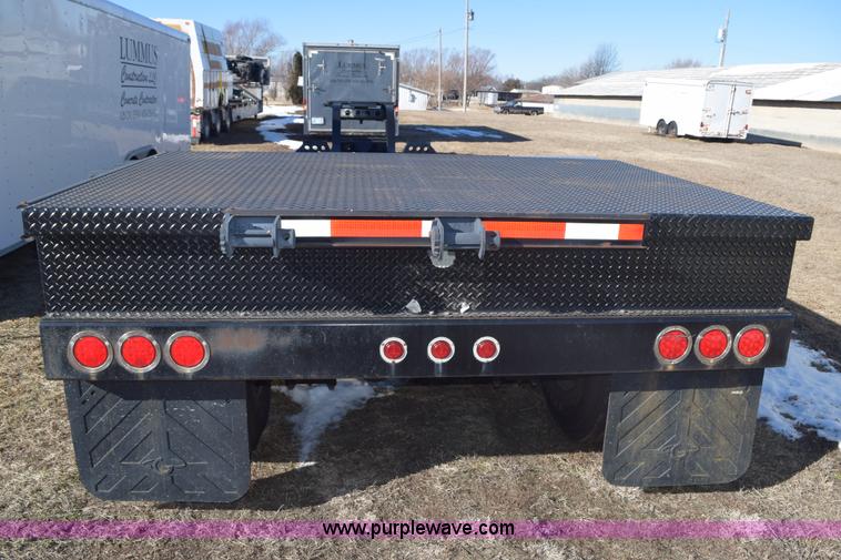 image for item E6078 1985 Thomas combine trailer