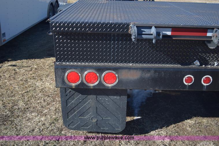 image for item E6078 1985 Thomas combine trailer