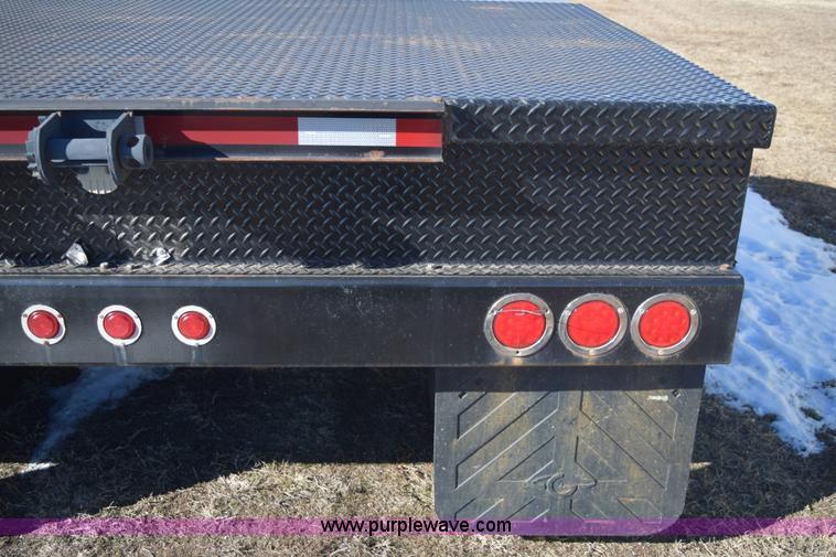 image for item E6078 1985 Thomas combine trailer