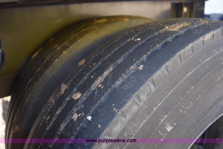 image for item E6078 1985 Thomas combine trailer