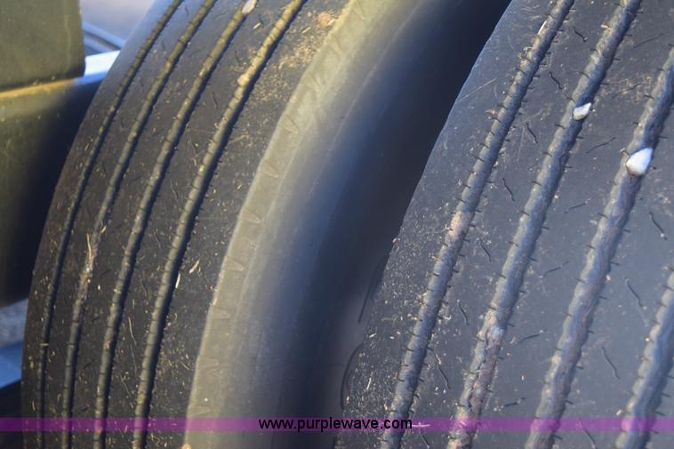 image for item E6078 1985 Thomas combine trailer