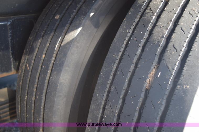 image for item E6078 1985 Thomas combine trailer