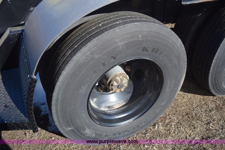 image for item E6078 1985 Thomas combine trailer