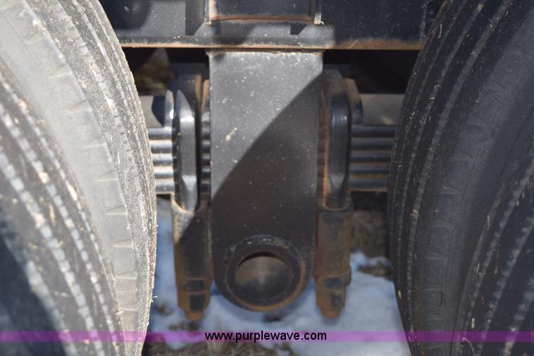 image for item E6078 1985 Thomas combine trailer