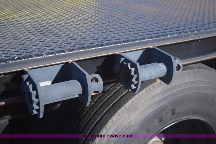 image for item E6078 1985 Thomas combine trailer