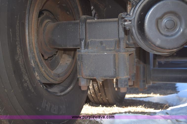 image for item E6078 1985 Thomas combine trailer